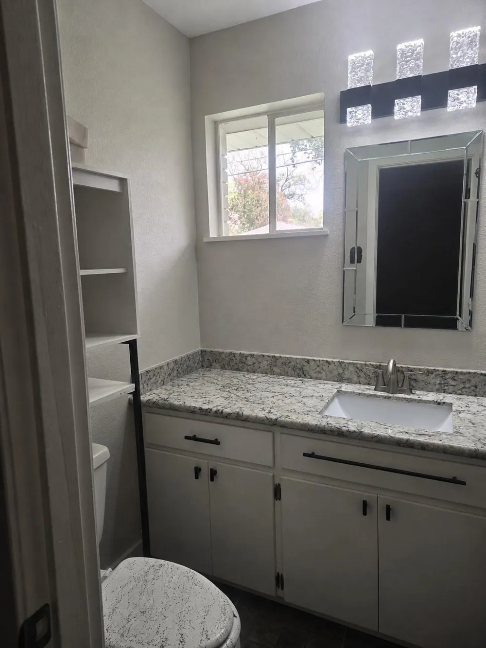 105 S Ringgold Street West Columbia, TX 77486