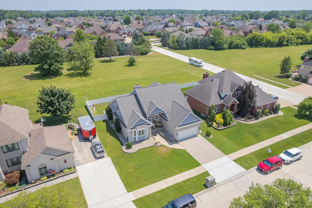 32321 Liparoto Drive Rockwood City, MI 48173