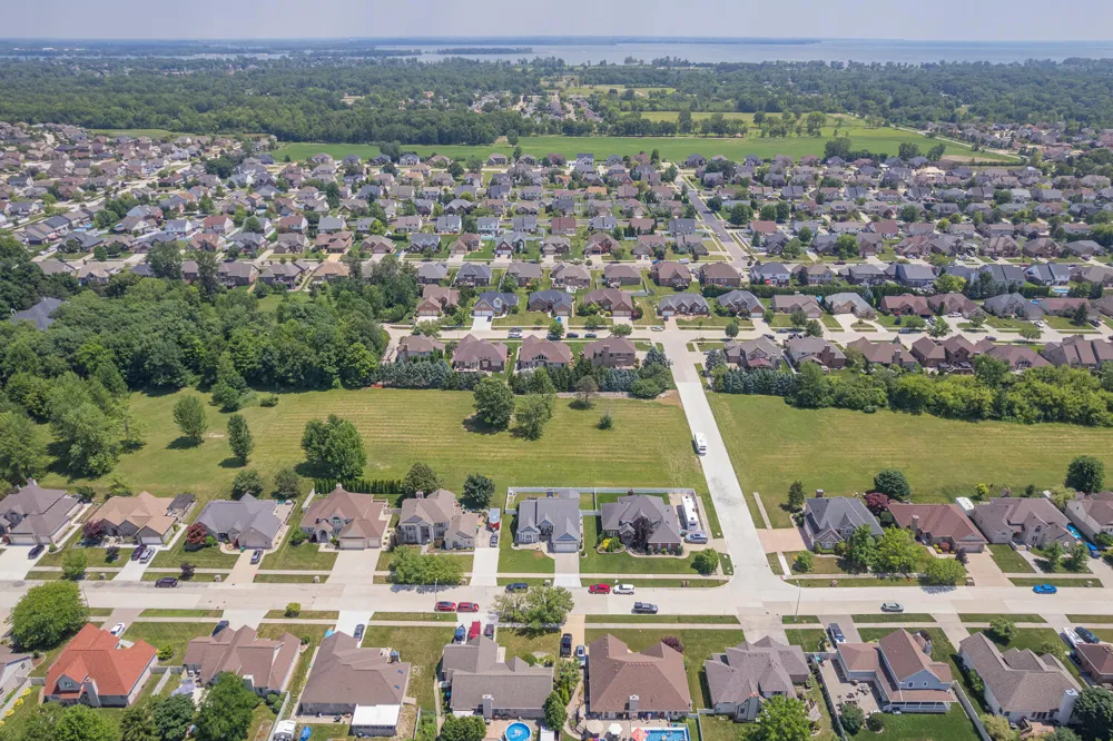 32321 Liparoto Drive Rockwood City, MI 48173