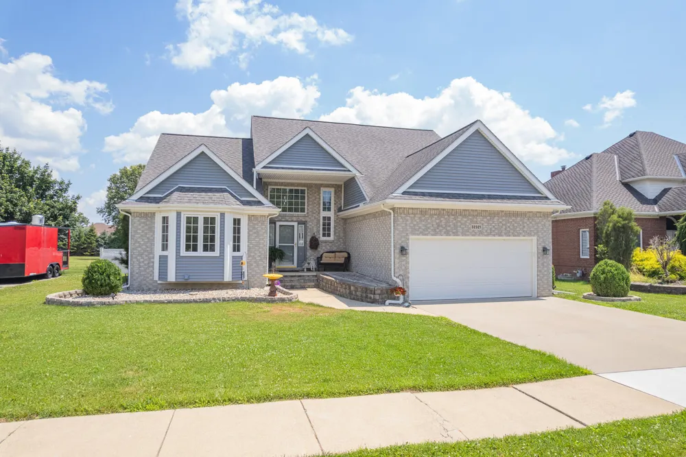 32321 Liparoto Drive Rockwood City, MI 48173
