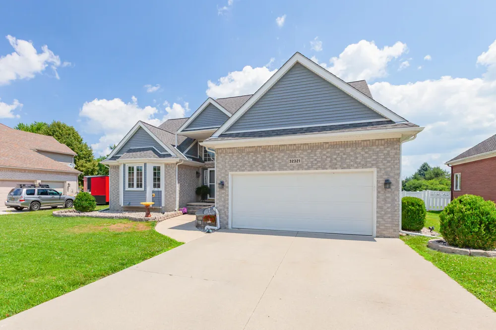 32321 Liparoto Drive Rockwood City, MI 48173