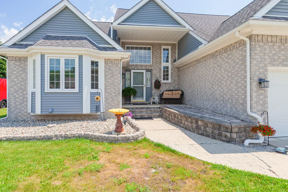 32321 Liparoto Drive Rockwood City, MI 48173
