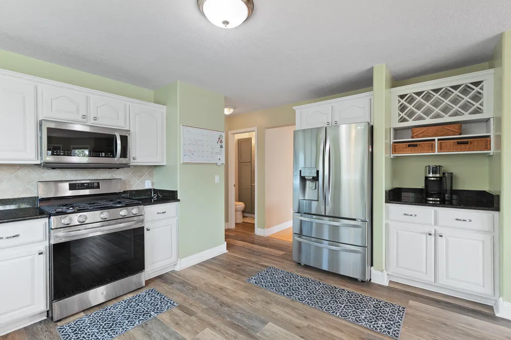 32321 Liparoto Drive Rockwood City, MI 48173