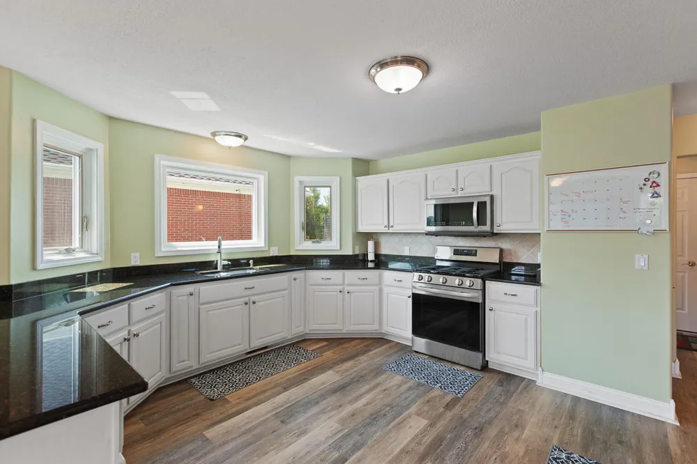 32321 Liparoto Drive Rockwood City, MI 48173