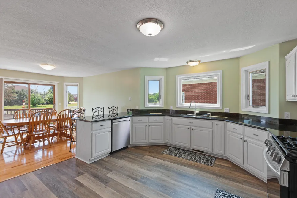 32321 Liparoto Drive Rockwood City, MI 48173