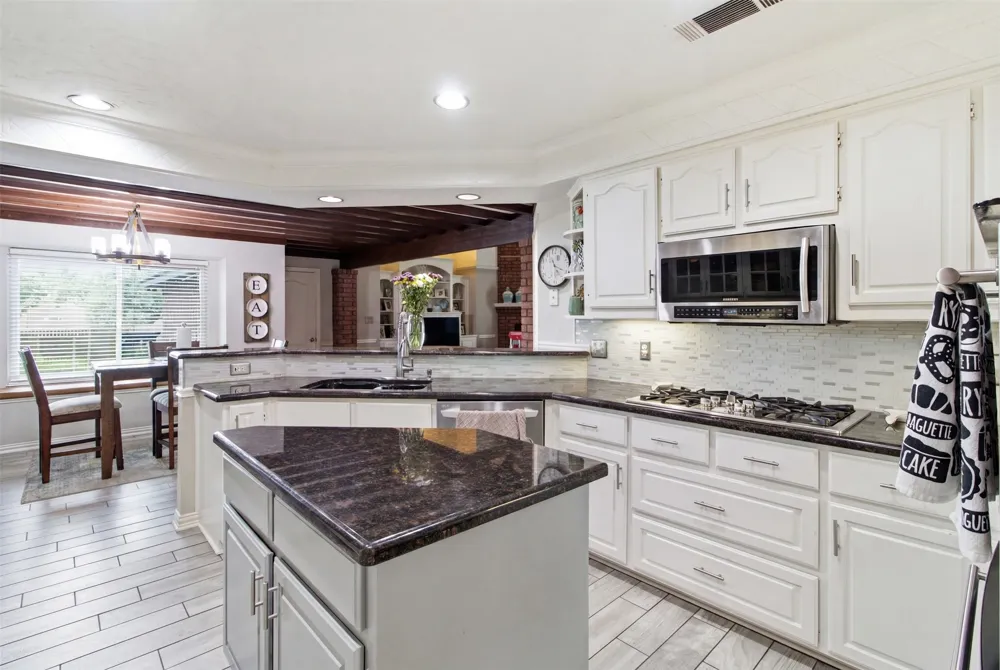 1416 Daventry Drive DeSoto, TX 75115