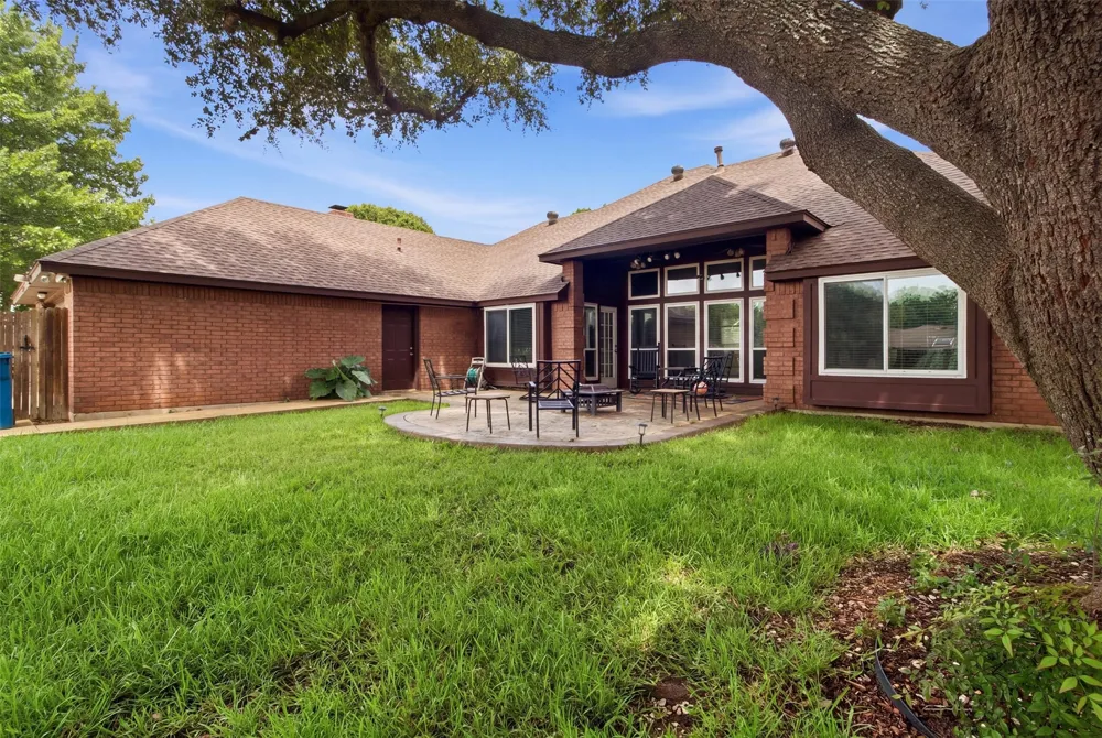 1416 Daventry Drive DeSoto, TX 75115