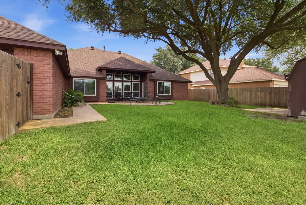 1416 Daventry Drive DeSoto, TX 75115