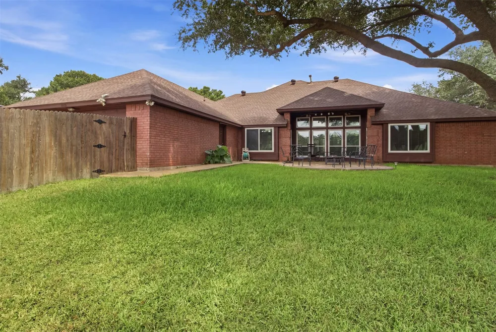 1416 Daventry Drive DeSoto, TX 75115