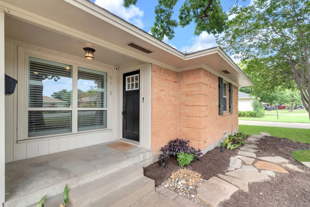 1815 Oates Drive Dallas, TX 75228