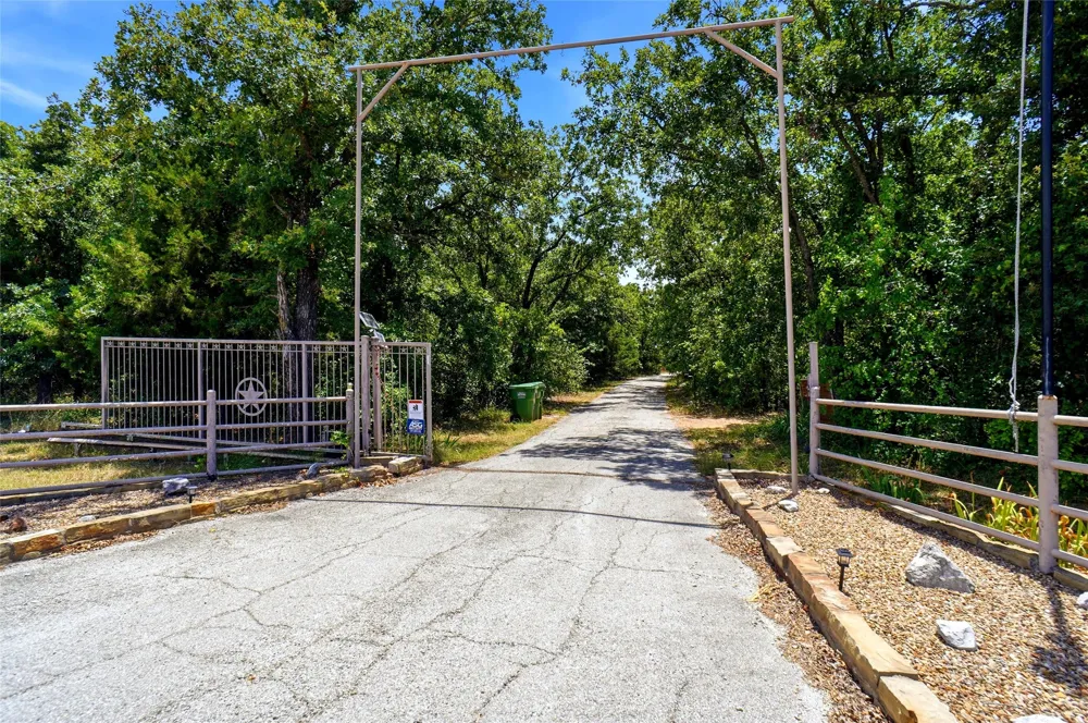 447 Bypass 287 Alvord, TX 76225
