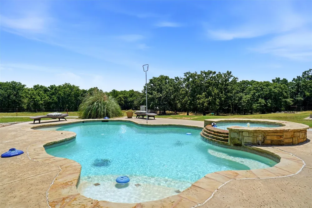 447 Bypass 287 Alvord, TX 76225