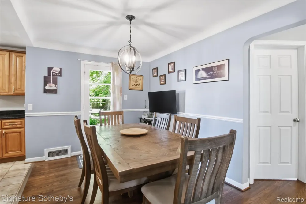1268 Brys Drive Grosse Pointe Woods City, MI 48236
