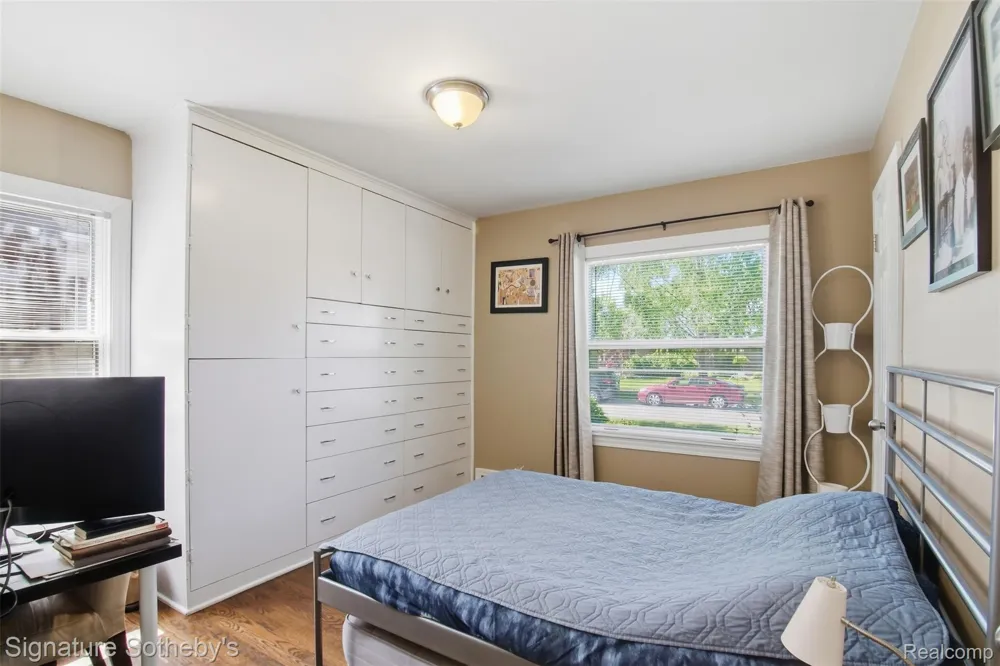 1268 Brys Drive Grosse Pointe Woods City, MI 48236