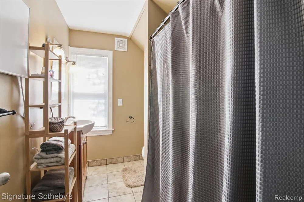 1268 Brys Drive Grosse Pointe Woods City, MI 48236