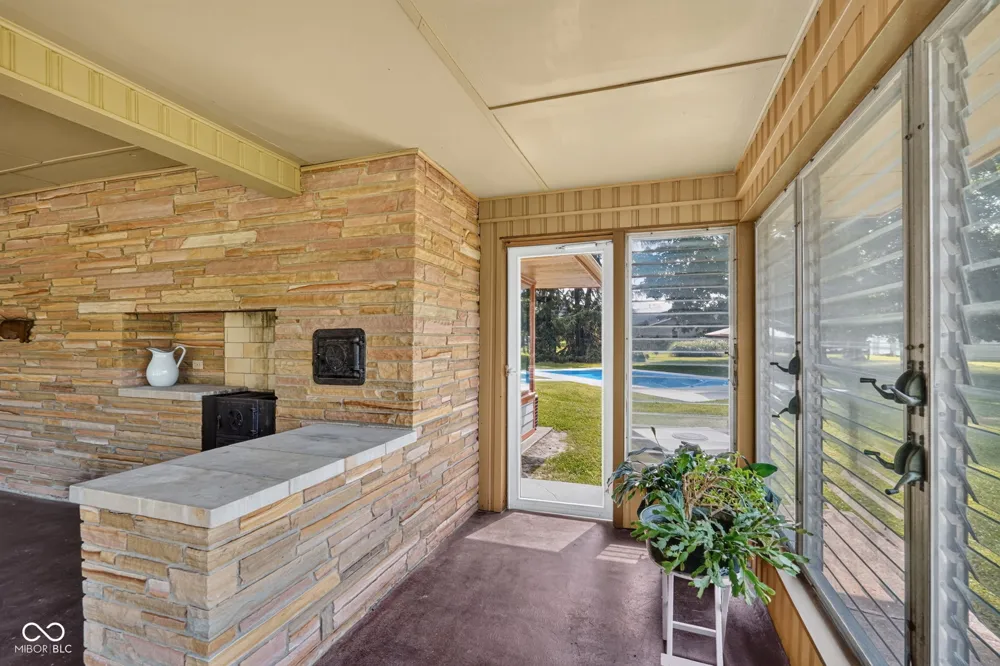 1220 S State Road 67 Pendleton, IN 46064