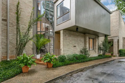 3 Gallery Court #B