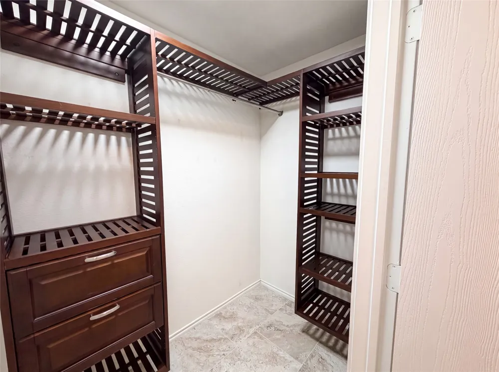 1076 Shadow Creek Boulevard Buda, TX 78610