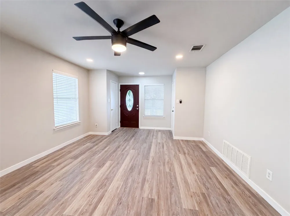 1076 Shadow Creek Boulevard Buda, TX 78610