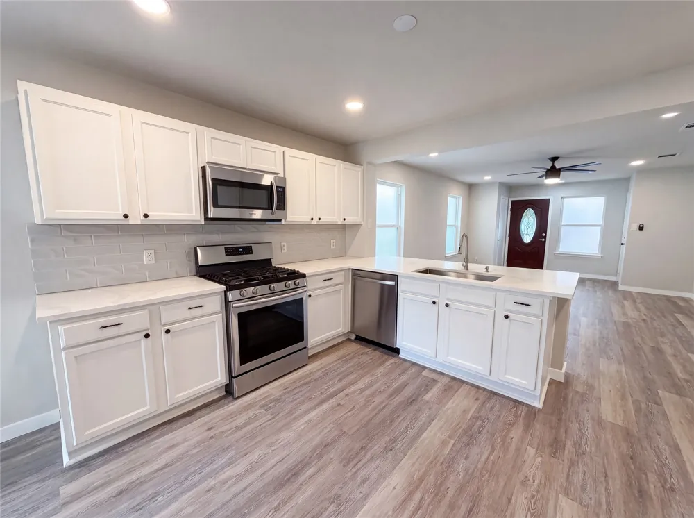 1076 Shadow Creek Boulevard Buda, TX 78610