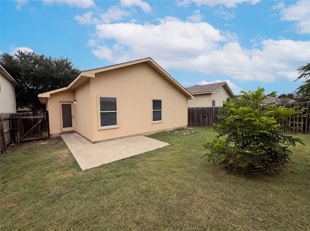 1076 Shadow Creek Boulevard Buda, TX 78610