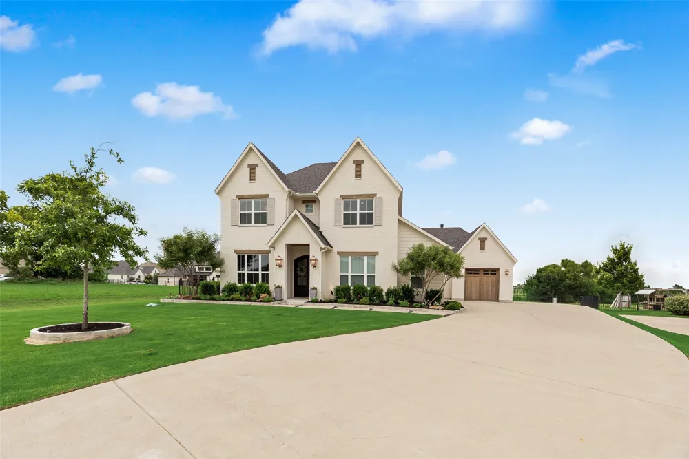 1305 Wolf Ridge Run Gunter, TX 75058