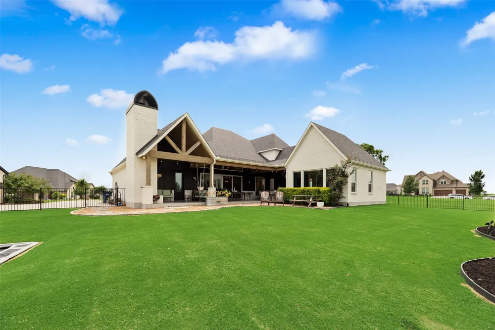 1305 Wolf Ridge Run Gunter, TX 75058