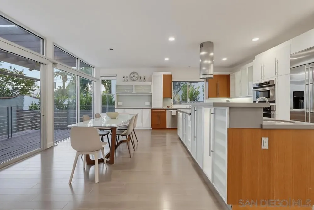 1306 Salisbury Rd La Canada Flintridge, CA 91012