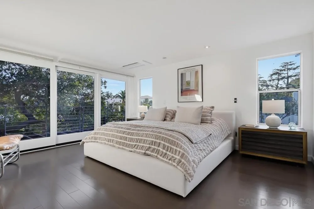 1306 Salisbury Rd La Canada Flintridge, CA 91012
