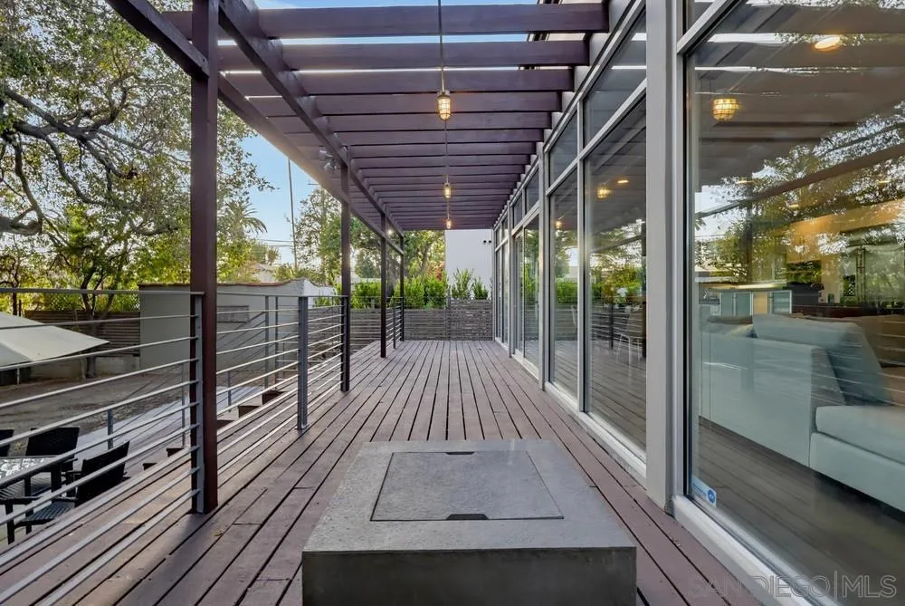 1306 Salisbury Rd La Canada Flintridge, CA 91012