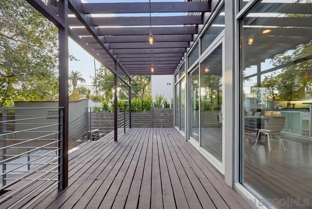 1306 Salisbury Rd La Canada Flintridge, CA 91012