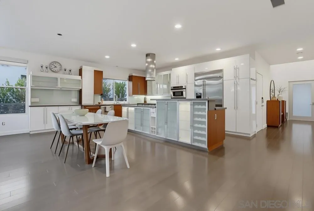 1306 Salisbury Rd La Canada Flintridge, CA 91012