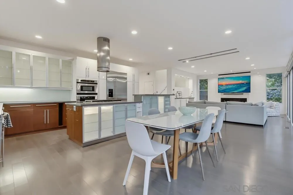 1306 Salisbury Rd La Canada Flintridge, CA 91012