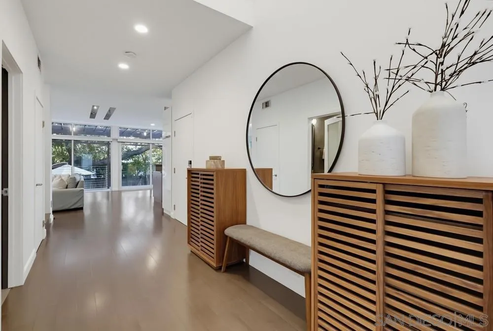 1306 Salisbury Rd La Canada Flintridge, CA 91012