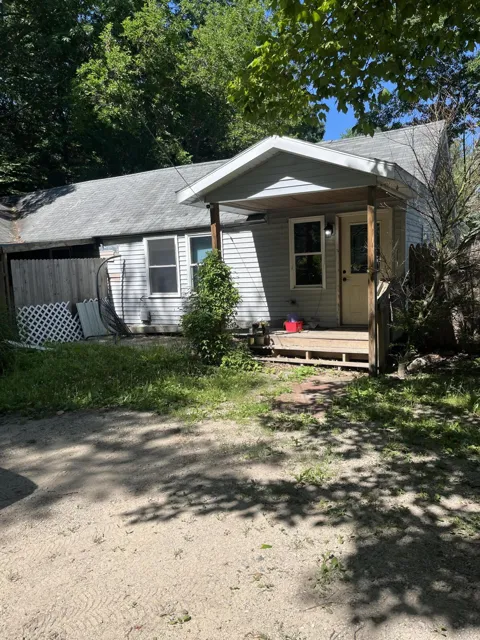 8616 Merry Drive NE
