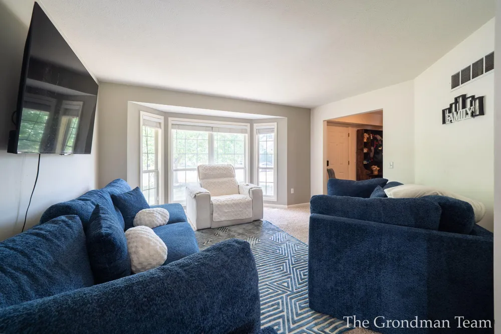 3967 E Deblaay Drive SE Kentwood City, MI 49512