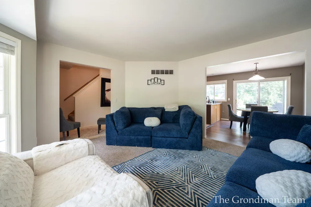 3967 E Deblaay Drive SE Kentwood City, MI 49512