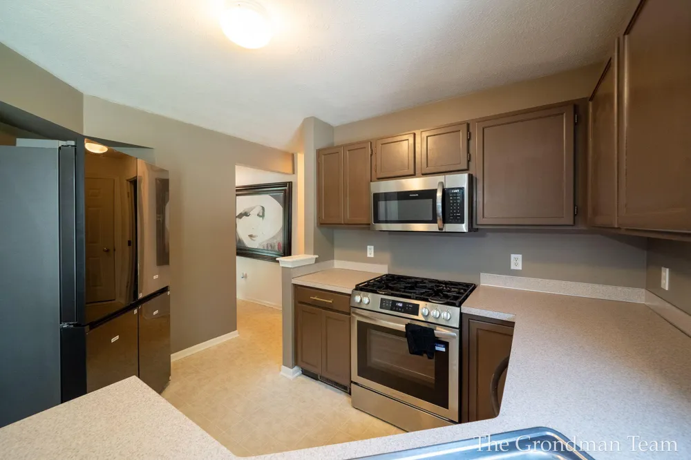 3967 E Deblaay Drive SE Kentwood City, MI 49512