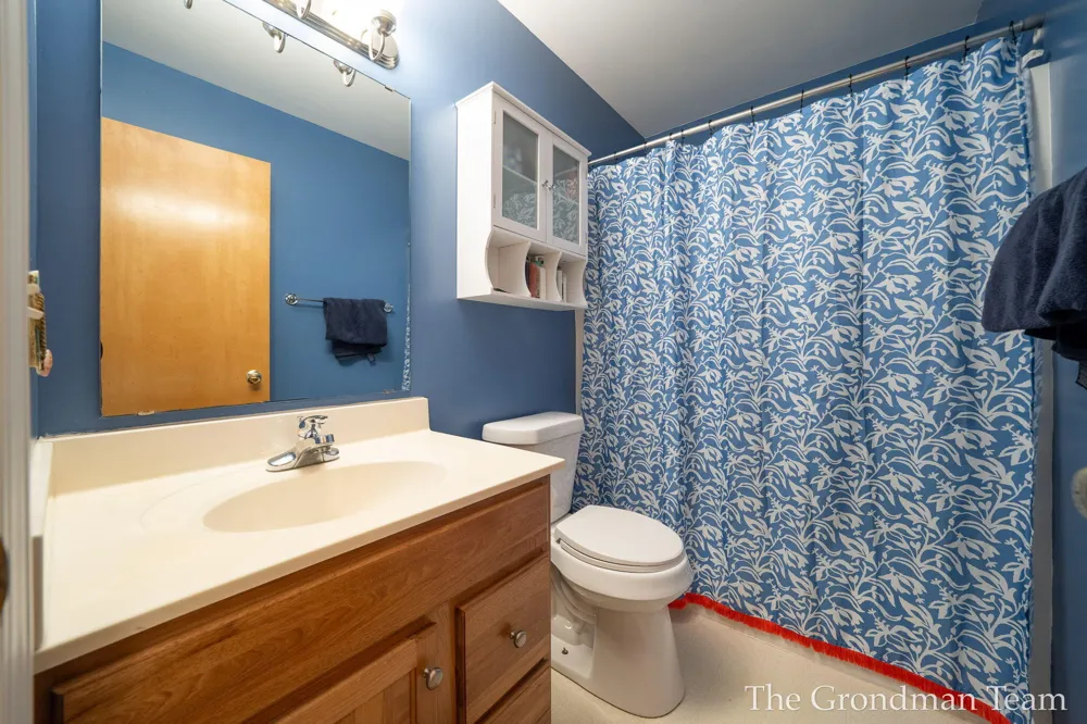3967 E Deblaay Drive SE Kentwood City, MI 49512