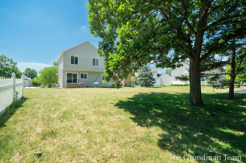 3967 E Deblaay Drive SE Kentwood City, MI 49512