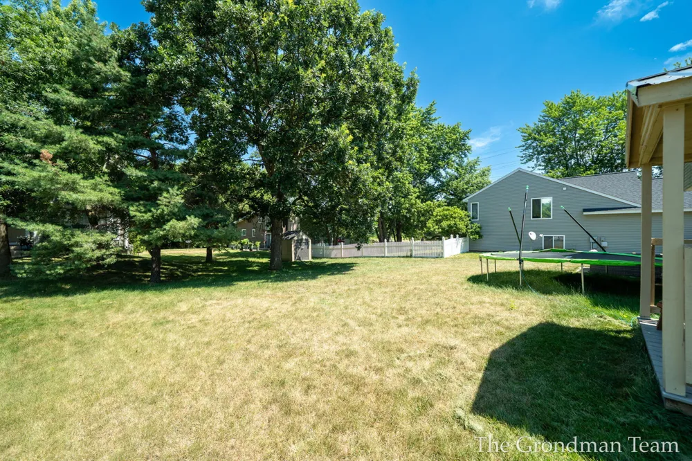 3967 E Deblaay Drive SE Kentwood City, MI 49512