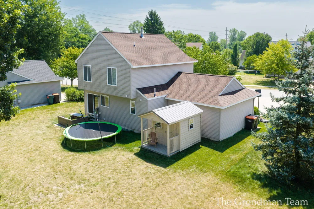 3967 E Deblaay Drive SE Kentwood City, MI 49512