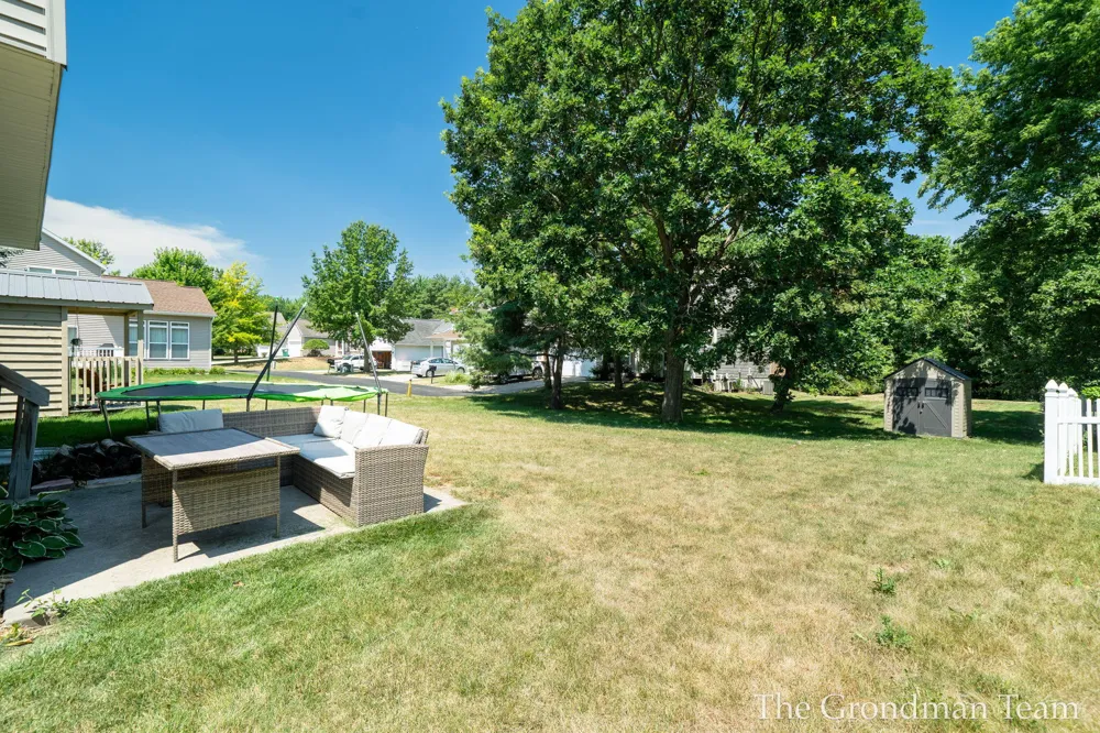 3967 E Deblaay Drive SE Kentwood City, MI 49512