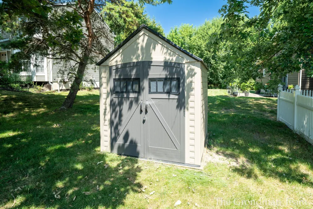 3967 E Deblaay Drive SE Kentwood City, MI 49512