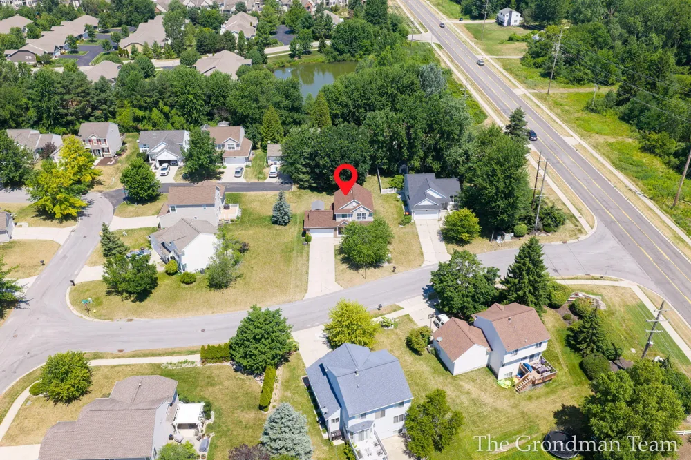 3967 E Deblaay Drive SE Kentwood City, MI 49512