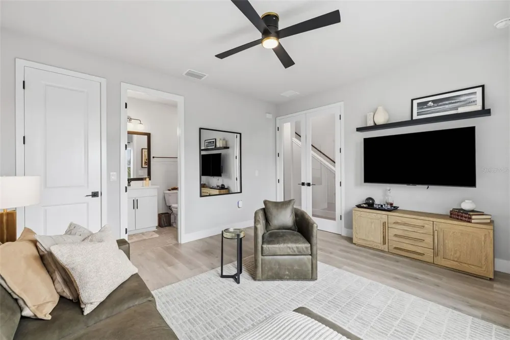 1528 SKYSAIL LANE Sarasota, FL 34240
