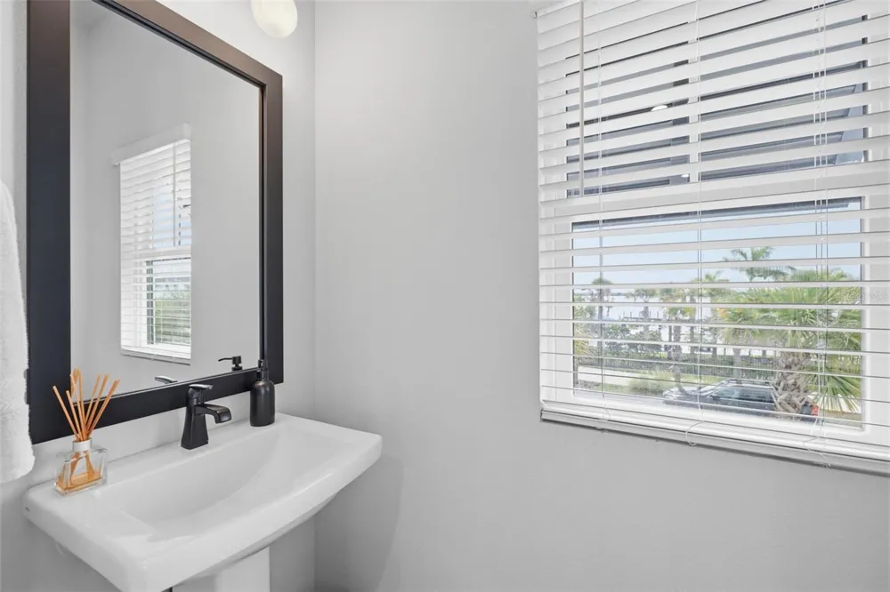 1528 SKYSAIL LANE Sarasota, FL 34240