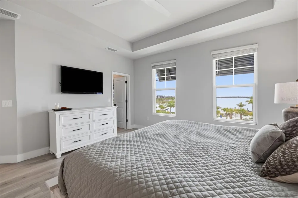 1528 SKYSAIL LANE Sarasota, FL 34240
