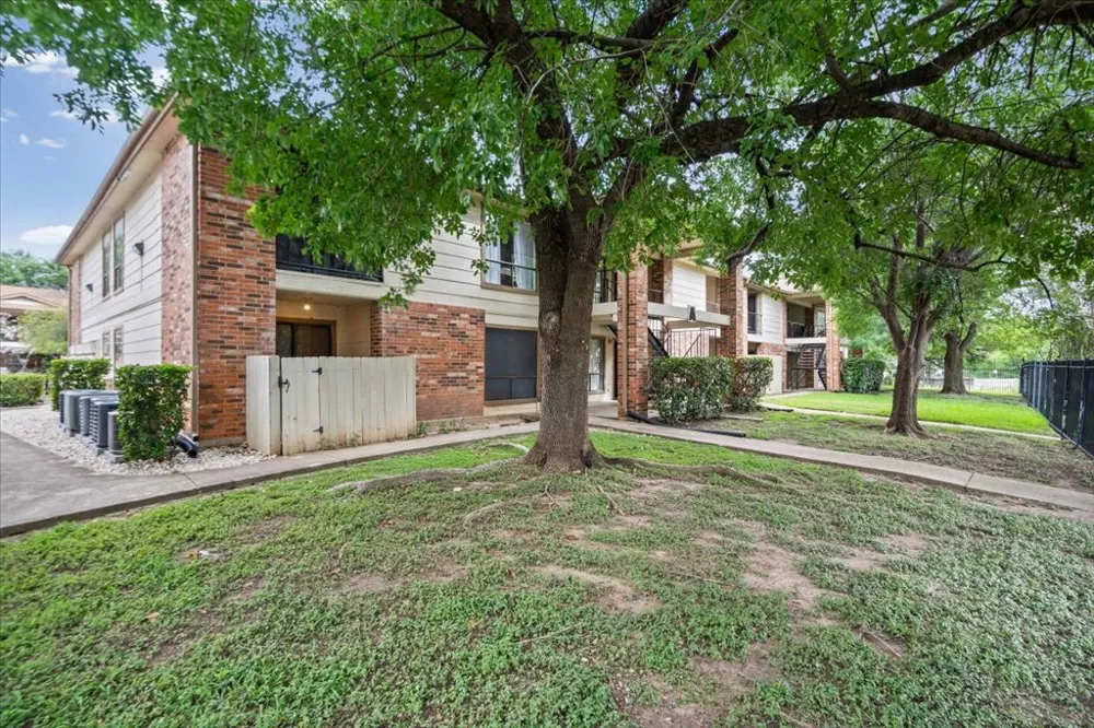 1705 Crossing Place #114 Austin, TX 78741