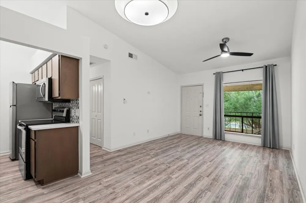 1705 Crossing Place #114 Austin, TX 78741